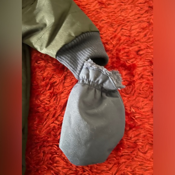 Urban Republic Baby Boy Snowsuit in Navy Blue set with mittens! 9M - Picture 4 of 6